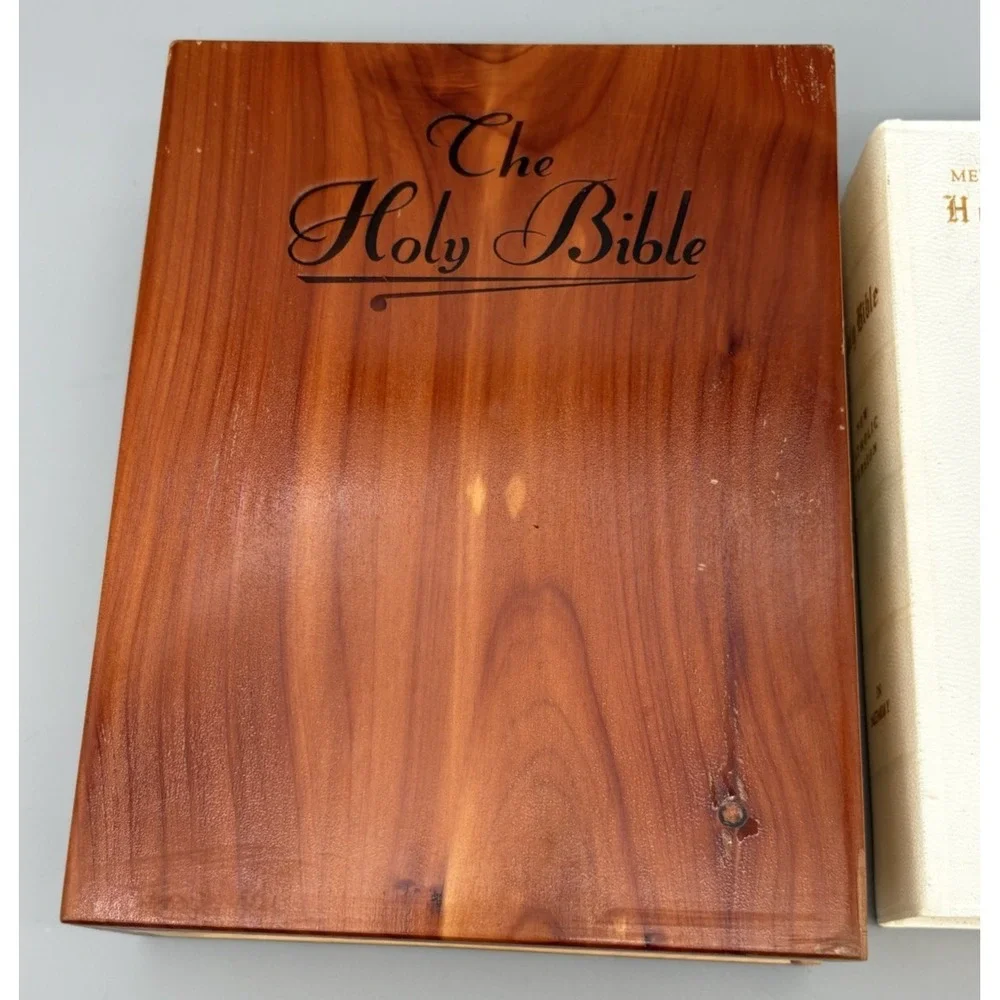 1958 Holy Bible Memorial Edition Illustrated with‎ Wooden Cover
